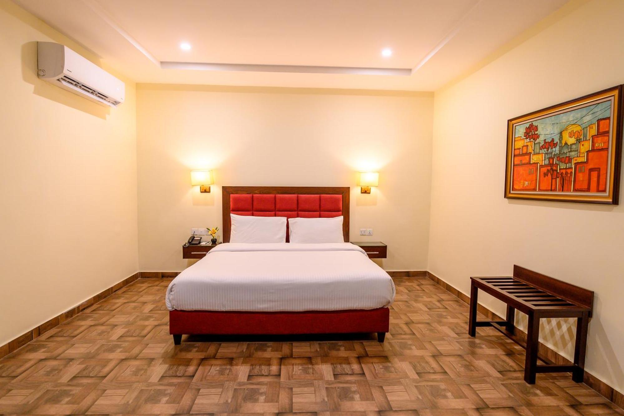 Hotel One Sahiwal Exterior photo
