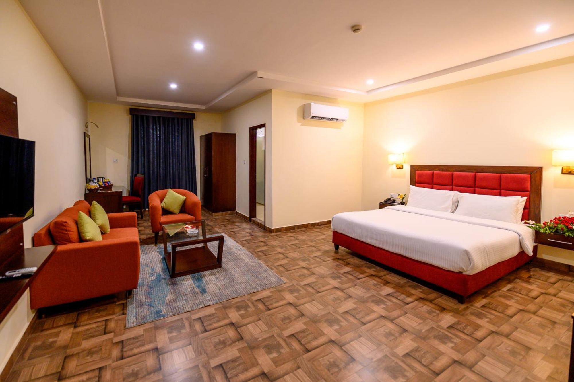 Hotel One Sahiwal Exterior photo
